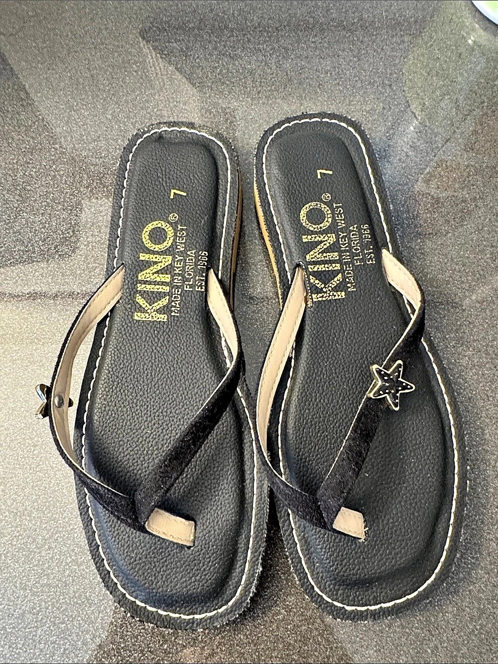 KINO Sandal Slides in Black & Gold
